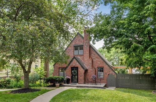 Benson House | Hot Tub & Karaoke & Game Room & Sleeps 14