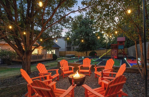 West Des Moines House | Hot Tub- Mini Golf- Movie Theater- Sauna- Gym- Bowling- Huge Game Room