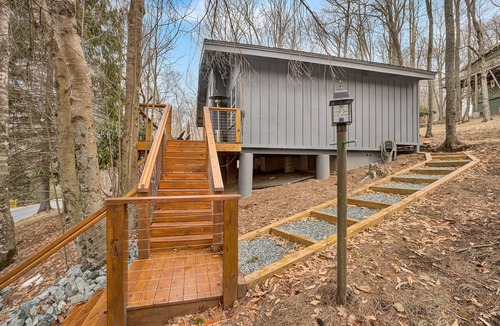 Charter Hills Cabin | ~HOT TUB~Pet Friendly-AC-Renovated Cabin~Fireplace