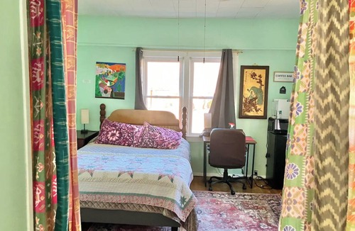 Johnson City Apartment | Hot Tub Private Studio- 1BR/1BR- Historic Tree Streets- 2 min drive to downtown