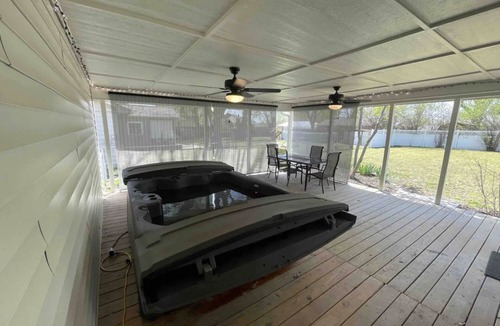 Broken Arrow House | Hot Tub- Rose District-Walk to Shopping & Dining
