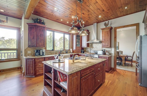 Beech Mountain House | Hot Tub + Stunning Views: Luxury Beech Mtn Escape!