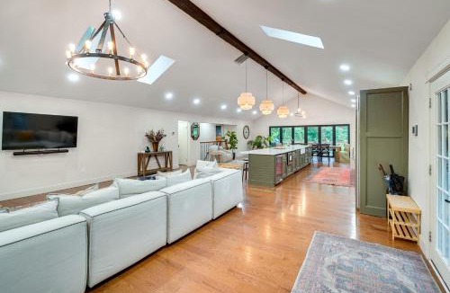 Falling Waters House | Hot Tub & Theater Room: Getaway in Falling Waters