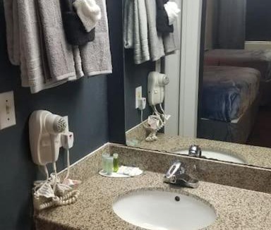 Stillwater Apartment | Hotel 2 Queen Beds Hotel Room 136 Wi-Fi
