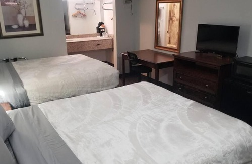 Stillwater Apartment | Hotel 2 Queen Beds Hotel Room 136 Wi-Fi