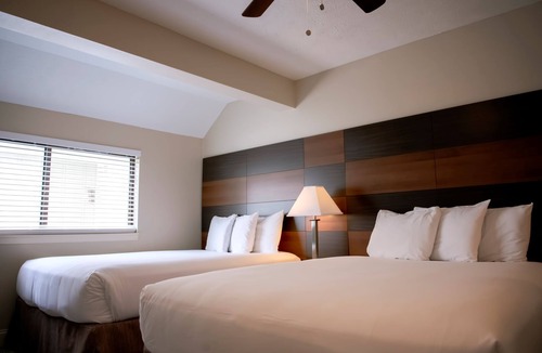 Lincoln Apartment | Hotel Family Loft Suite. 1K2Q Washer/Dryer. 10 min to downtown!