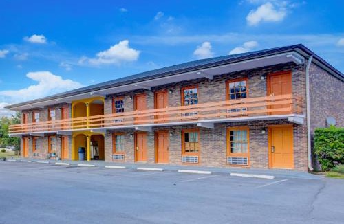 Kingstree Hotel | Hotel O Deluxe Inn Kingstree SC HWY 52