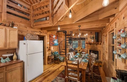 Mentone House | HotTub & Firepit, Canopy Woods - 2 Beautiful homes