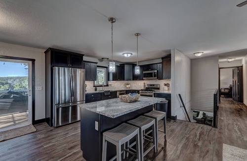 Blackhawk House | Hottub, patio lounging, WiFi game table, and most important- amazing view!