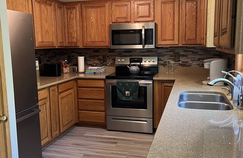Iowa City House | House 1/2 miles to Kinnick Stadium in University Heights