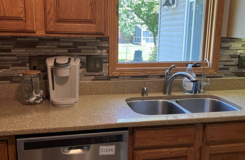 Iowa City House | House 1/2 miles to Kinnick Stadium in University Heights