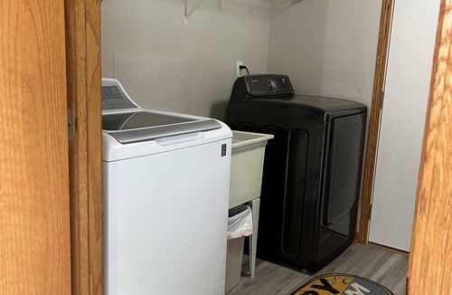 Iowa City House | House 1/2 miles to Kinnick Stadium in University Heights