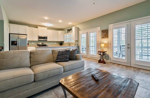 Leesburg House | House# 45 The Maine House (No Pets) Lakefront/Private Boatslip