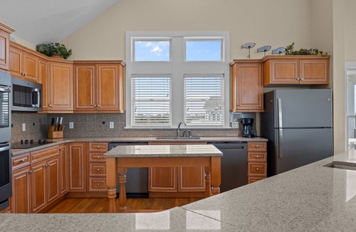 Ocean Isle Estates House | House with AC, fireplace, & private hot tub
