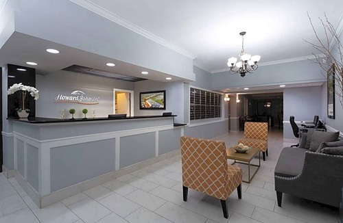 Waukegan Hotel | Howard Johnson by Wyndham Waukegan Great Lakes