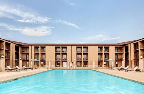 Grenloch Hotel | Howard Johnson by Wyndham Blackwood Near Philadelphia