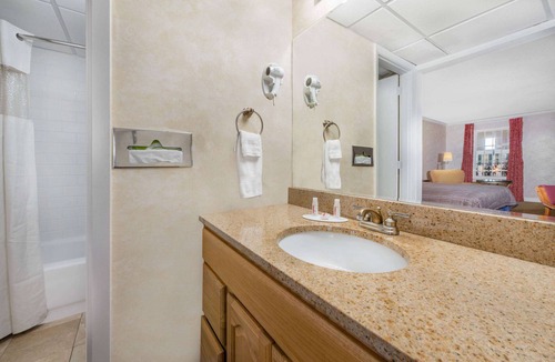 Burlington Hotel | Howard Johnson by Wyndham Burlington