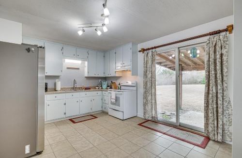 Hubert House | Hubert Home Rental with Patio, Near Hammocks Beach!