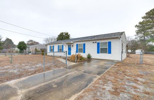 Hubert House | Hubert Home Rental with Patio, Near Hammocks Beach!