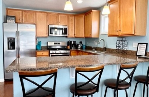 North Wildwood Condo | Huge 4 Bedroom, Beach Block Condo with Pool and 3 Parking Spaces