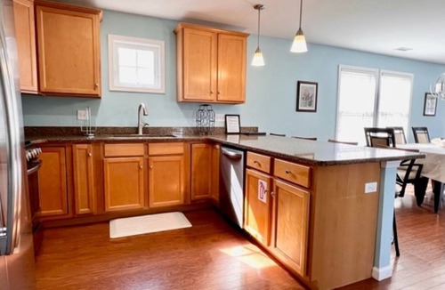 North Wildwood Condo | Huge 4 Bedroom, Beach Block Condo with Pool and 3 Parking Spaces