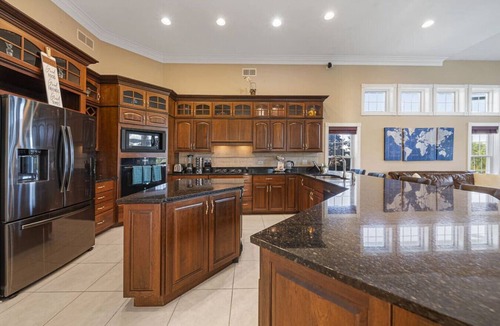 McHenry House | HUGE Crystal Lake 7 Acre Ranch w/Pool & Hot Tub