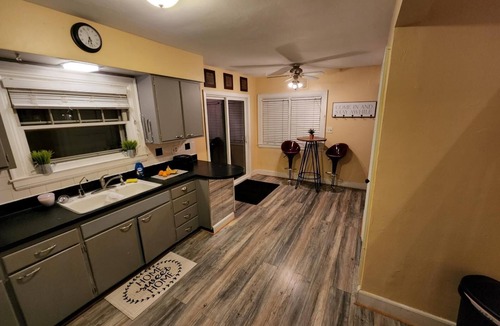 Loves Park House | Huge deck & yard Near Indoor Sports Arena! Spacious! Smart TVs! Fast Wifi! Cozy.