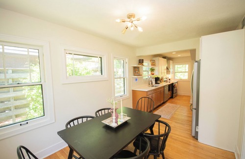 Beaverdale House | Huge home 1 Mile from Drake/Downtown Sleeps up to 15 guests