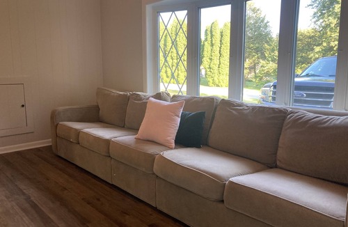 Cochranville House | Huge King Bed en suite, Views,Clean & near attractions@ Enjoy Life
