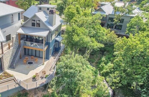 Langley House | Huge Luxury Lakehouse + Dock + Firepit + Private Waterfall, Pontoon for rent!