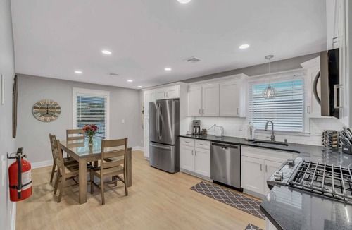 Asbury Park House | Huge Modern 4BR Apt. Porch&Parking, 2 Blks to Bch!