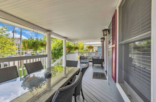 Asbury Park House | Huge Modern 4BR Apt. Porch&Parking, 2 Blks to Bch!