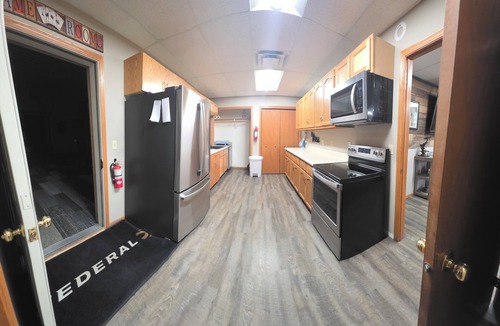 Aberdeen Cabin | HUGE SPACE! 4 Bedrooms sleep up to 12. 6 additional bedrooms available.