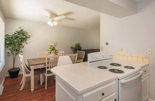 Berwick House | Huge & Spacious 4BR Home in the heart of DSM