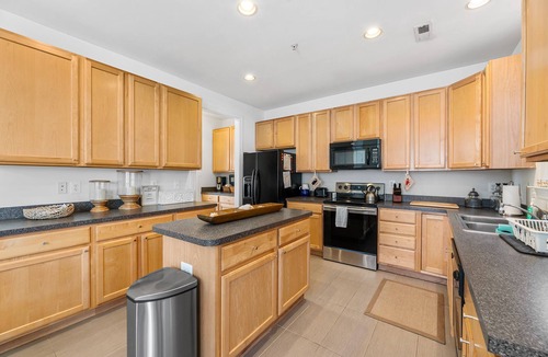 Villages of Five Points House | Huge well decorated townhouse in 5 Points Four + bedrooms and Two Living areas.