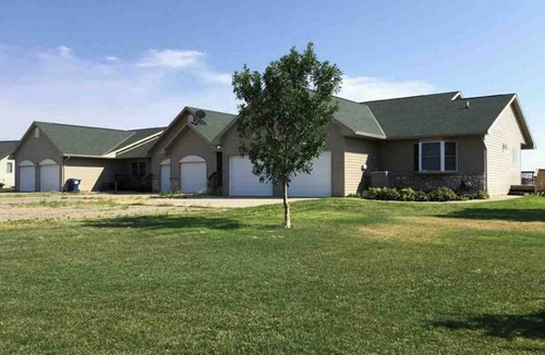 Pierre House | Hunting, Fishing and River-fun Getaway!