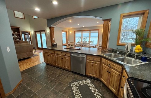 Estelline House | Hunting|Hottub|Fishn|Garage|LakeFront|Sleeps10