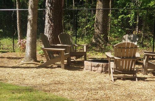 Notasulga Cabin | Hurricane- Cozy Tiny House 9 miles to AUBURN AL & Jordan Hare Stadium