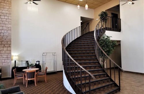 South Hutchinson Hotel | Hutchi Bell