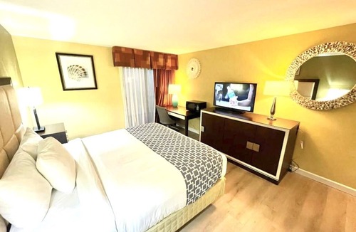 South Hutchinson Hotel | Hutchi Bell
