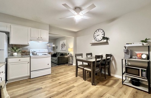Quad Cities House | I-80 Access Crew Friendly 3 King & 2 Queens