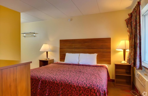 Quad Cities Hotel | I-80 Inn & Suites