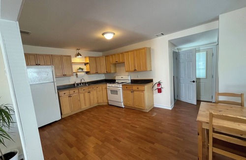 New Monmouth House | Ideal Beach Cottage - Jersey Shore Visitors, FIFA fans, Netflix community