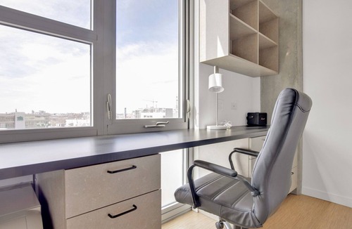 River North Apartment | Ideal Lincoln Park Studio w/W/D & Lounge, 2 blocks from L, by Blueground