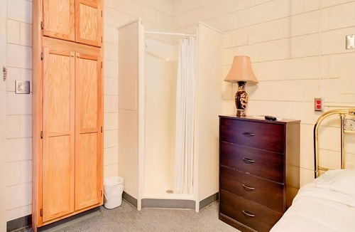 Drumright House | Ideal Mix of Comfort and Value! Short Drive to Cushing Country Club