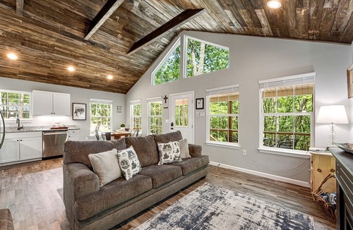 Fort Payne Cabin | Idilic Cozy Rustic Cabin in Fort Payne, Alabama
