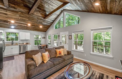 Fort Payne Cabin | Idilic Cozy Rustic Cabin in Fort Payne, Alabama