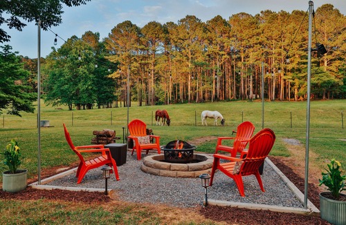 Dalton House | Idyllic, mins to I-75 & Dalton NEW to VRBO, 5 star reviews, trails nearby