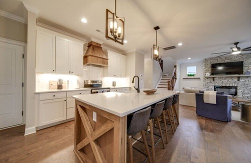 Belmont House | Immaculate & Cozy 4-BR Modern Farmhouse Retreat!
