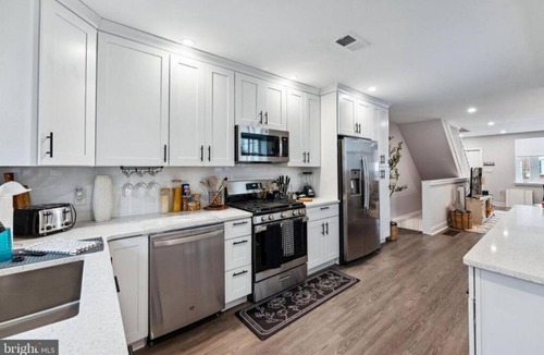 Packer Park House | Immaculate, Modern 3 Bedroom 2 Bath Full HousenMins away from Stadiums